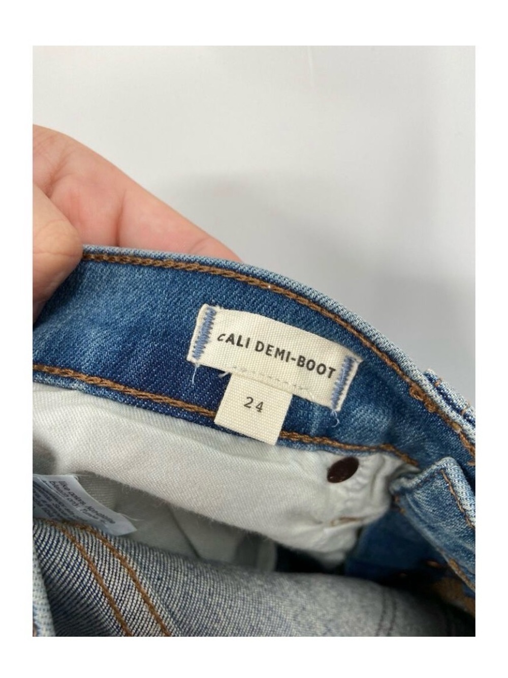 Madewell Cali Demi-Boot Button-Fly Cropped Jeans in Light Blue Wash - Picture 4 of 6